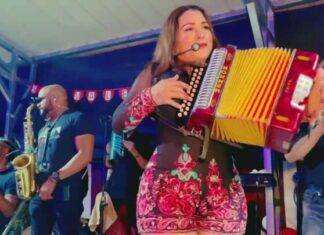 MARIA DIAZ-EL HOMBRE MAS DESGRACIADO- (EN VIVO)