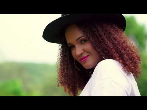 Yasmina Ponce ‘La Reina de la Bachata’ – Bachatas De Siempre ( Video Oficial )