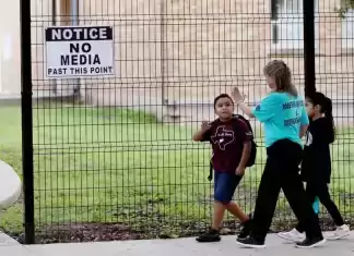 Masacre en Texas: aún con el recuerdo vivo de la tragedia, estudiantes vuelven a clases en Uvalde