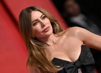 Sofía Vergara se muestra como Dios la trajo al mundo para lanzar su nuevo proyecto