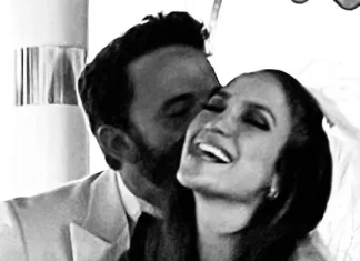 Captan a Ben Affleck visitando a Jennifer Lopez durante 4 horas en la casa que venden en L.A.